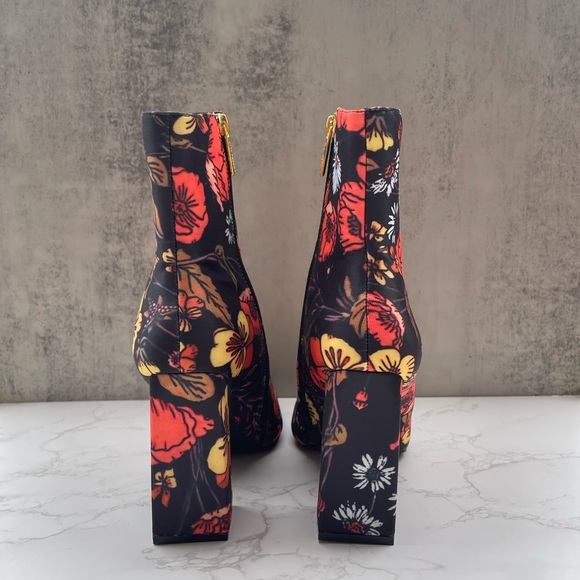 BRAND NEW w/Box.  Designer Inspired Ankle Boots - Picture 9 of 12